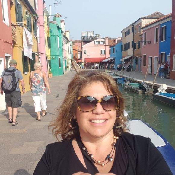 Meet your Posher, Lisa - Picture 1 of 1